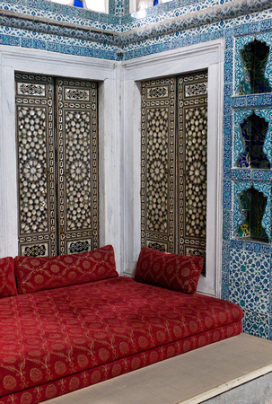 Sultanesque Couch